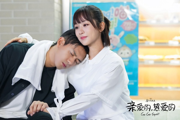 2019年的大爆款《親愛的，熱愛的》將電競題材推向高峰，楊紫和李現的火花實在太強了！這部劇改編自墨寶非寶小說《蜜汁燉魷魚》，因為實在太火，另一部小說《密室困游魚》被翻拍成續集《我的時代，你的時代》，李現和楊紫驚喜客串引爆話題。