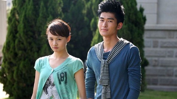 2009年《一起來看流星雨》因為翻拍經典劇而引起不小話題，這就是《流星花園》的大陸版，雖然質感不高，服化道都沒有其他版本精緻，但《一起來看流星雨》還是迎來全面性的爆火。