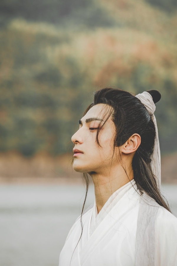 羅雲熙把潤玉的霸道、腹黑、柔情、無奈、怨恨詮釋得讓人心疼，即使壞事做盡，卻讓人無法討厭，是公認最經典的反派角色之一。羅雲熙在《香蜜》真的太仙了，讓人忘不了啊！