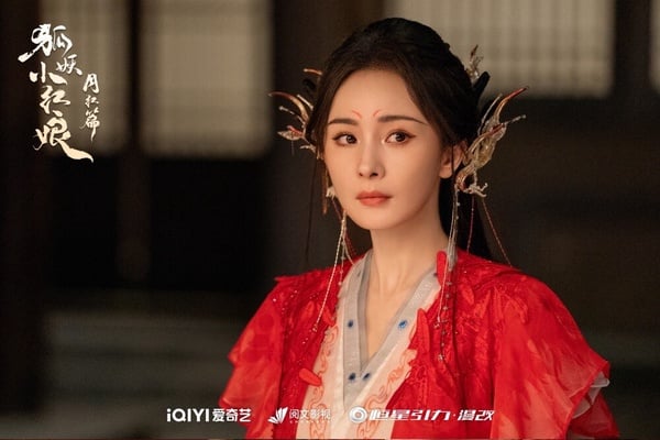 楊冪在《三生三世十里桃花》飾演的「白淺」，一直以來都是很受歡迎的仙俠劇女主角，造型仙氣感十足，楊冪也美出新高度，人設又很好，不是那種傻白甜的角色，反而敢愛敢恨，個性相當帥氣！而楊冪近年比較少接演仙俠劇，只接了一部《狐妖小紅娘月紅篇》，雖然評價兩極，但網友們還是很認可楊冪的狐妖造型，是真的很美艷動人！