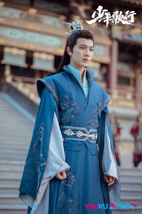 李宏毅雖然有17部主演的男主劇，不過幾乎都是以小網劇為主，近年李宏毅出演《少年歌行》小有人氣後，才開始接演了一些陸劇，其中關注度比較高的會是待播劇《烽影燃梅香》，導演是郭敬明，搭檔的女星則是王楚然，從日前曝光的劇照來看，質感蠻不錯的，可以期待一下！