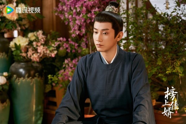 王子奇的男主劇以網劇居多，像是《只是結婚的關係》、《御賜小仵作》等，之後開始演陸劇，大多都是擔任男二角色，直到去年的《榜上佳婿》，才是他首次擔綱陸劇的男主角，只不過照目前的成績看來，王子奇的扛劇能力普通，所以熱度與口碑都不算太好，有點可惜！不過他今年有一部《御賜小仵作2》，這部雖然是網劇，但人氣並不低，很有望爆火一波！