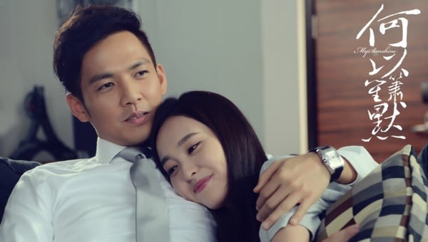 《何以笙簫默》是近年改編很成功的霸總甜寵劇，鍾漢良飾演的何以琛，更被譽為霸總教科書的存在，深情等待了趙默笙七年，重逢後又各種霸道式追妻，觀眾怎麼能不淪陷！《何以笙簫默》與顧漫其他小說相比，劇情有甜也有虐，從兩人因誤會分開，到時隔七年後再見，情感間的互相拉扯，追起來反而更帶感、更有亮點，所以即使已經播畢10年，還是不少網友們心中的經典作品！