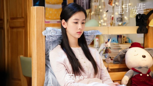 陳都靈會上榜，應該是因為不少觀眾對她的印象都停留在早年的爛劇吧！陳都靈以電影《左耳》走紅後，後續接了一堆爛劇，主演《求婚大作戰》、《七月與安生》評價都很差，當年陳都靈一樣是被吐槽五官亂飛，不過近年陳都靈演技肉眼可見進步不少！