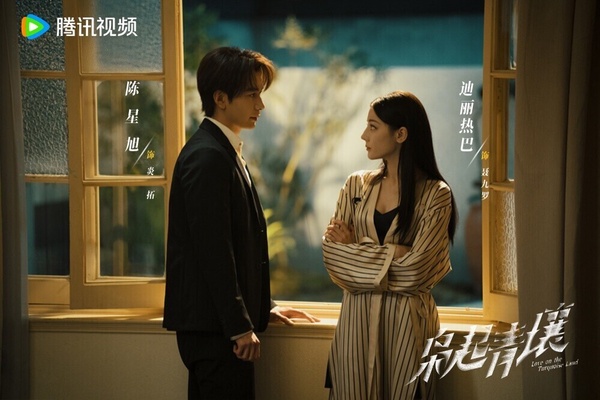 《梟起青壤》是迪麗熱巴難得嘗試的奇幻冒險劇，講述隱秘的民間異能組織「南山獵人」瘋刀聶九羅，與忍辱負重多年的炎拓不打不相識，共同對抗地梟的故事。《梟起青壤》本來被看好能夠成為2025又一部爆款陸劇，最終卻意外爆冷。