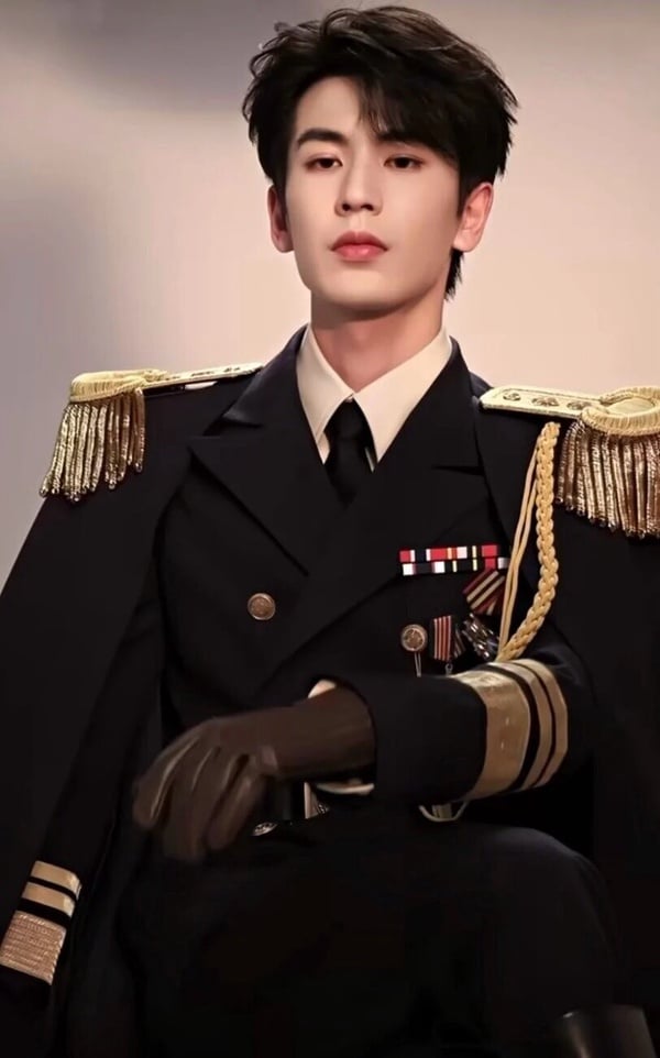 《這一秒過火》是張凌赫首次出演的民國劇，將飾演軍閥幼子慕容清嶧，在養父家中飽受虐待，逃離時意外被藥商之女任素素所救，卻因此牽連任家慘遭軍閥滅門，多年後兩人再度重逢，沒想到任素素竟成了慕容清嶧的準大嫂。