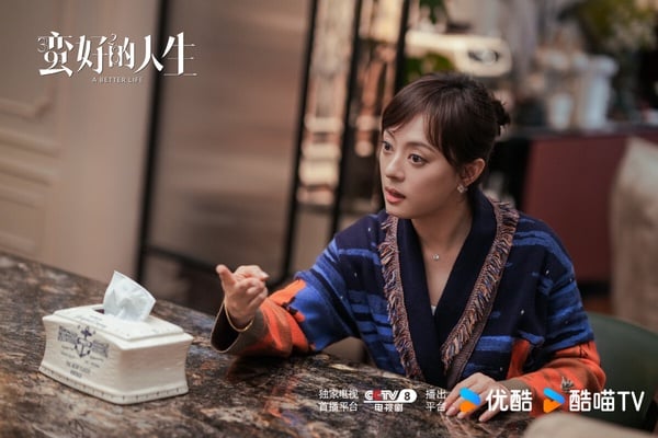 孫儷主演的《蠻好的人生》是2025的上癮神劇，這是部大女主逆襲都市劇。《蠻好的人生》講述孫儷飾演的「保險女王」胡曼黎事業有成，但懦弱的老公卻有了小三，同時她的工作也迎來危機。胡曼黎很快就振作起來，聯手薛曉舟開始逆襲搞事業。