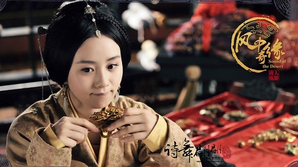 劉詩詩是很多人心目中白月光古裝女神，她與楊冪、唐嫣、趙麗穎同時期爆火，一部《步步驚心》讓劉詩詩大爆紅，《步步驚心》在豆瓣也拿下8.4的高分。不過感覺劉詩詩這幾年還是一直吃著《步步驚心》的紅利，在這之後就沒再創造出現象級的爆款劇了。