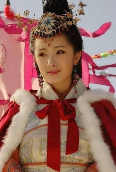 楊冪這幾年一直和爛劇掛鉤，楊冪很多作品擁有高收視，但評價卻不高，近年網友也常常評價楊冪的演技流水線化，都是一樣的套路、沒有新意、沒有感情。其實早年楊冪累積不少高分劇，像是《古劍奇譚》、《刁蠻新娘》、《王昭君》等，評價都很高，當時楊冪的演技也相當有靈氣。