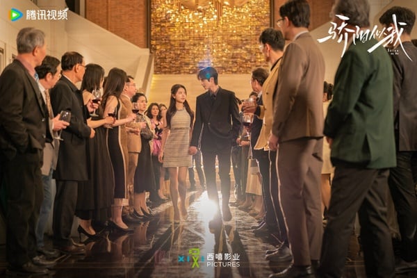 《驕陽似我》拿下第二名！這是顧漫的小說改編劇，前期劇情節奏被說有點慢，因為都是女主和男二的糾葛，但《驕陽似我》越到後面越讓人著迷，對於職業和愛情的鋪墊都有看點。《驕陽似我》一樣事顧漫擅長的暖甜風格，治癒溫暖，有少女心滿滿的悸動，也有爽感十足的情節，會讓人想追下去！