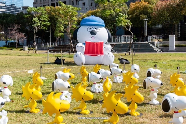 史努比在台中！3米巨型史努比、歐拉夫現身台中市政公園，還有史努比紅綠燈必拍！