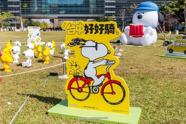 史努比在台中！3米巨型史努比、歐拉夫現身台中市政公園，還有史努比紅綠燈必拍！