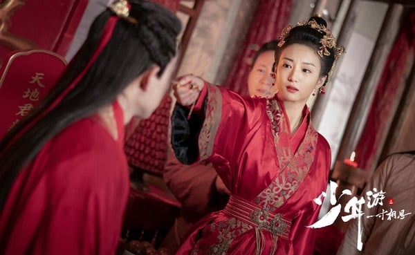 《少年遊之一寸相思》真的很可惜，沒有流量明星加持，但這些新演員撐起全場，雖然故事和原著小說有很多不同，不過整個劇情更精彩，敘事前後鋪成，節奏不慢不快，角色形象鮮活，武打動作精彩，服化道和場景都很精緻，真的是良心劇呀！這部劇看過的人都給出高評價，豆瓣評分高達7.9。