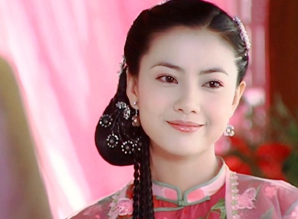 高圓圓是大家心中的文藝女神，但其實她早年也演了很多古裝劇，《倚天屠龍記》周芷若、《秦王李世民傳奇》楊若惜等，都很美呢！