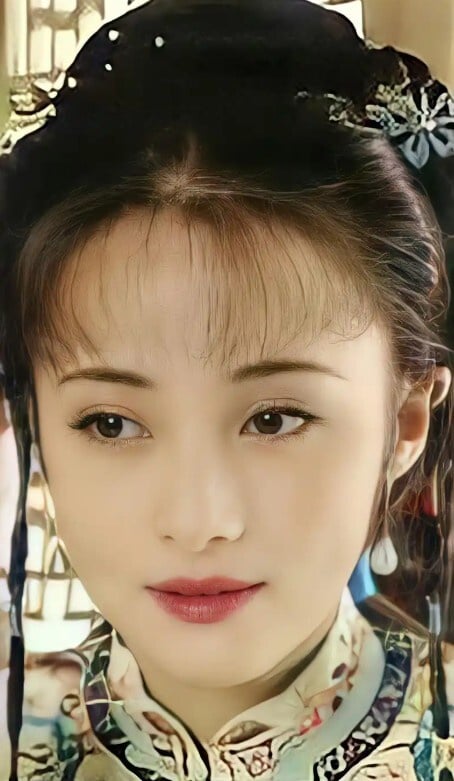 蔣勤勤是很多網友提名的人選，她也是《甄嬛傳》皇上陳建斌的老婆。很多網友都說，如果《甄嬛傳》當初要拍純元皇后的戲份，完全可以找蔣勤勤來演， 她是老劇中的經典古裝美女，氣質好，有古韻，而且五官均衡又漂亮，是傳統審美中的古裝美人。