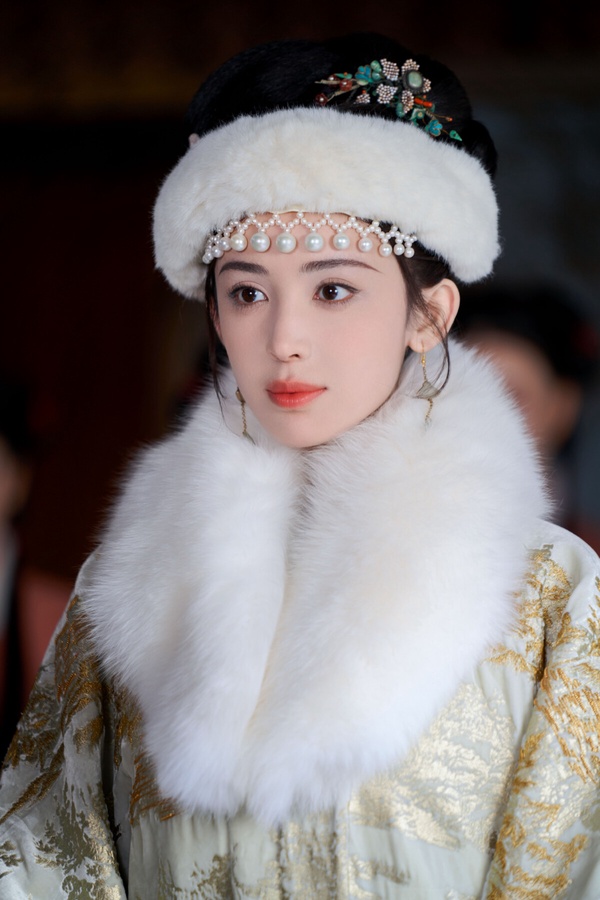 2026開年，古力娜扎主演的《玉茗茶骨》衝出不錯的成績，以往古力娜扎常常被吐槽演技爛，但這次口碑卻不錯。這是《延禧攻略》製作人于正又推出的大女主劇，造型方面評價兩極。有網友覺得于正的審美不好，《玉茗茶骨》花花綠綠的古裝，拉低了一眾演員的顏值，也有人覺得古力娜扎穿還是很好看。