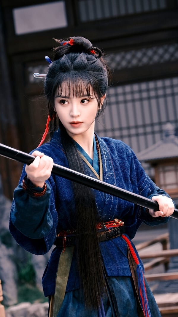 《逐玉》是2026高期待古裝劇，張凌赫搭配田曦薇，並且是《九重紫》導演指導。因著《九重紫》的成功，大家都相信曾導的審美，也讓《逐玉》很被看好。田曦薇在劇中飾演屠戶女，各種屠戶造型都很好看耶！很甜美可愛。田曦薇的古裝好評度蠻高，近年在《大奉打更人》、《子夜歸》她的古裝都是美的。