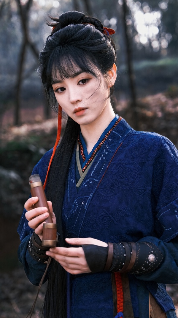 《逐玉》是2026高期待古裝劇，張凌赫搭配田曦薇，並且是《九重紫》導演指導。因著《九重紫》的成功，大家都相信曾導的審美，也讓《逐玉》很被看好。田曦薇在劇中飾演屠戶女，各種屠戶造型都很好看耶！很甜美可愛。田曦薇的古裝好評度蠻高，近年在《大奉打更人》、《子夜歸》她的古裝都是美的。