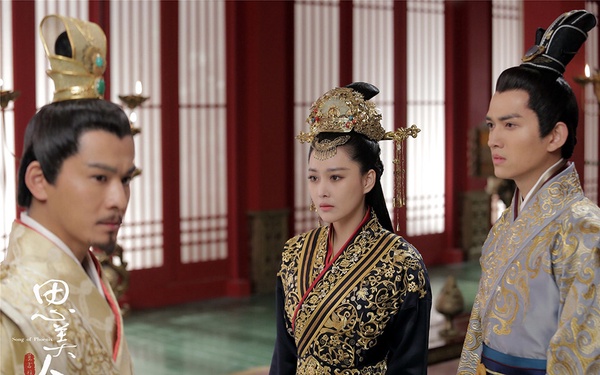 《思美人》是部歷史傳奇劇，講述生於名門的屈原與民間女奴莫愁女相愛相惜，在和惡霸與權貴的鬥爭中捲入宮鬥權爭、家國情仇的故事。原本是製作滿有規模的古裝劇，但劇情也是爛得徹底。