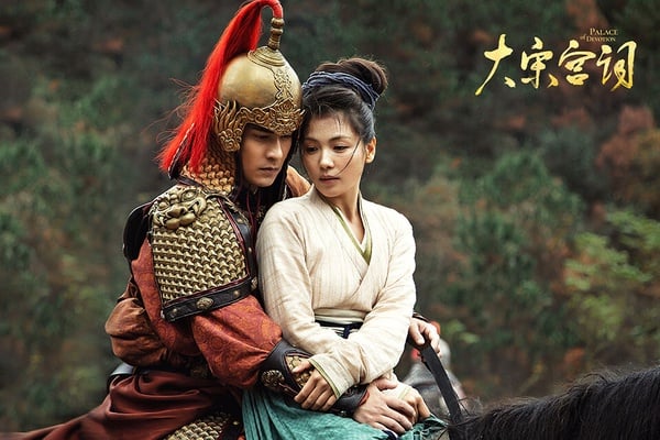 雖然《大宋宮詞》的評價非常差，豆瓣評分一路掉到3.8，但還是小有熱度，喜歡歷史正劇的人還是默默在追。這部劇製作精良，服裝、場景都高度還原，可是剪接亂來、台詞雷人，故事毫無邏輯，還硬要劉濤和周渝民上演「中年瑪麗蘇」，讓人蠻失望的。