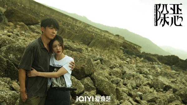 《除惡》是一部警匪懸疑劇這部劇的導演滕華濤曾指導過電影《失戀33天》、《北京愛情故事》、《蝸居》等作品，擅長現實題材，此次轉戰懸疑劇，而《除惡》演員任素汐、王驍一字排開也都是實力派。