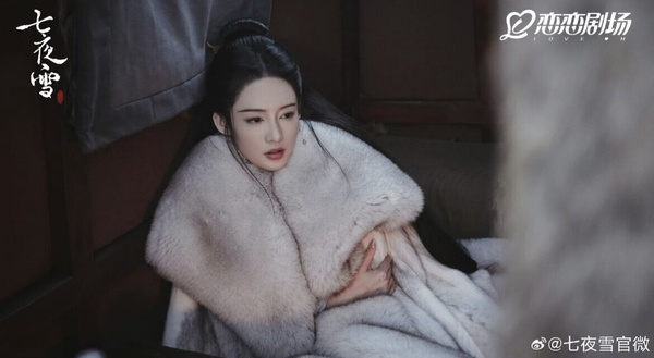 李沁近年搭檔蠻多人氣男星，但《慶餘年》張若昀是一番，《夢中的那片海》肖戰是一番。李沁一番主演的陸劇有：《七夜雪》、《一笑隨歌》和《親愛的你》，不過熱度都不是很好。