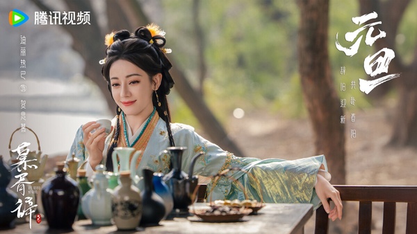 迪麗熱巴是90花中的頂流，近年迪麗熱巴主演的《長歌行》、《你是我的榮耀》、《與君初相識》有達到熱播以上的程度，其中人氣最火爆的就是和楊洋的《你是我的榮耀》了！《你是我的榮耀》集均網播量衝上6365萬／一集，有達到爆款程度，劇終後網播量還是一直漲。