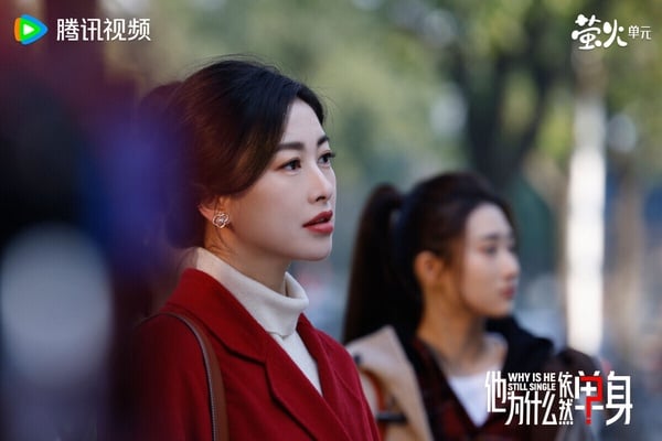 霍建華《他為什麼依然單身》是近期深受大家喜愛的現代陸劇，改編自日劇《熟男不結婚》，講述年至不惑的室內設計師俞瑜，其宣稱「不婚」卻屢遇情感困境，在偶遇綜合內科醫生顧葉嘉後，展開情感碰撞的故事。《他為什麼依然單身》口碑不錯呢！豆瓣評分有6.9，算是評價挺高的現代劇。