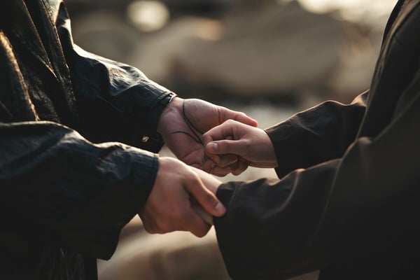 為何現代人不願生育？當站在「人力資源」的角度而非「個人幸福」，多數人選擇不再冒險