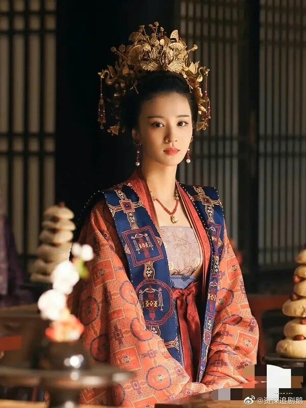 《成何體統》王楚然7個絕美古裝造型！《玉骨遙》美貌輾壓任敏，第6部公認「美貌巔峰」