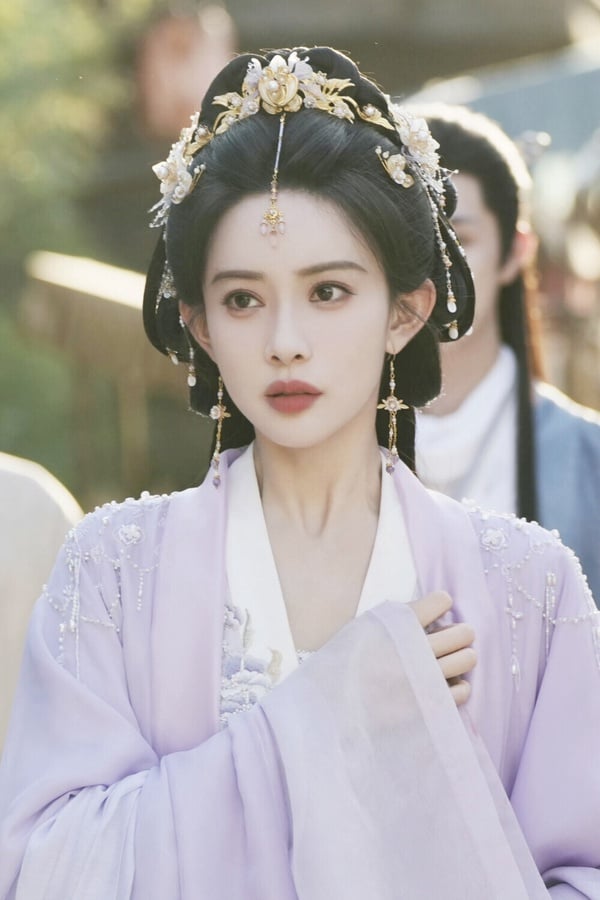 孟子義很適合演寵妃！孟子義本來就是走美豔型的路線，外型攻擊力十足，非常搶眼，孟子義的外型感覺能代入各種美豔型的妃子，演宮鬥劇肯定很帶感！