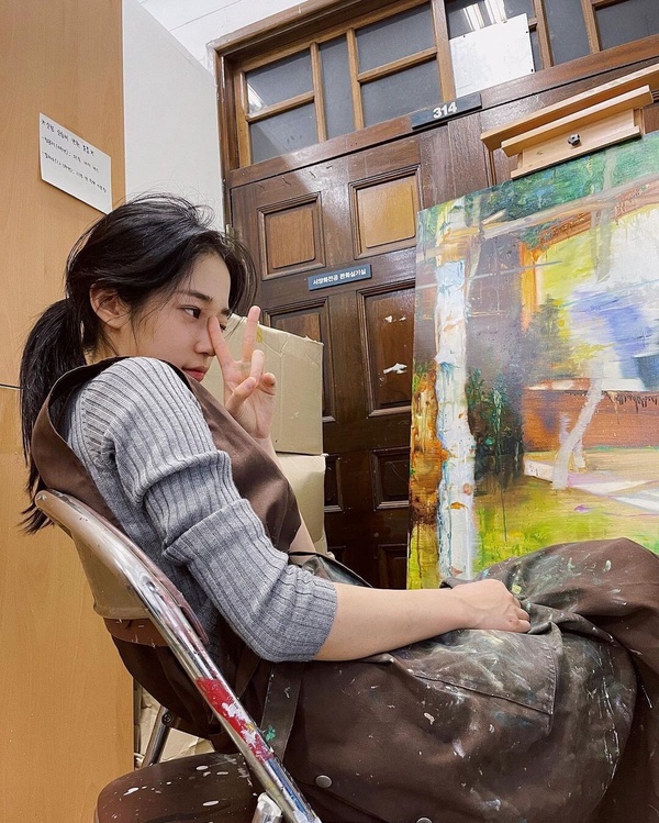 被演員耽誤的天才畫家！高允貞美術系出身，秀智畫功好神，她開畫展連宋慧喬都親臨支持