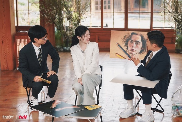 被演員耽誤的天才畫家！高允貞美術系出身，秀智畫功好神，她開畫展連宋慧喬都親臨支持