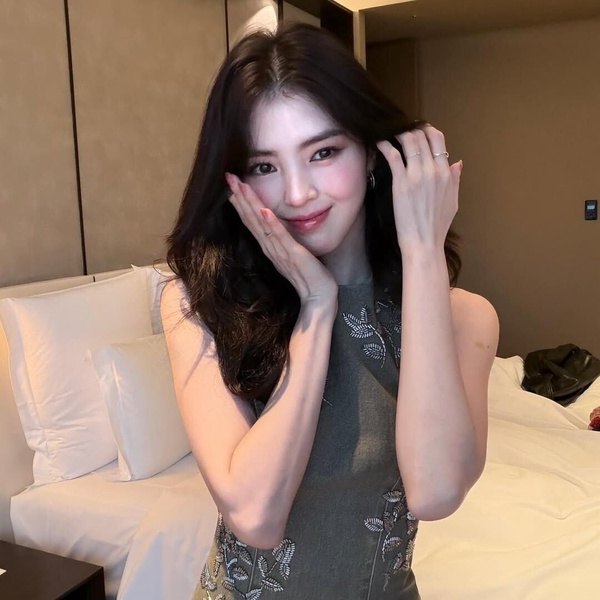 被演員耽誤的天才畫家！高允貞美術系出身，秀智畫功好神，她開畫展連宋慧喬都親臨支持