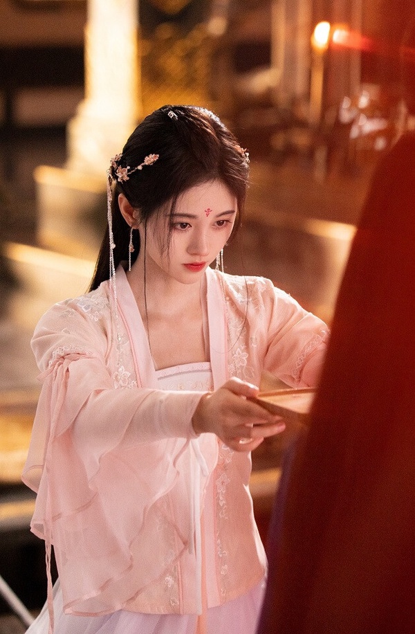 鞠婧禕在《如意芳霏》的古裝扮相真的超級美，靈動甜美、仙氣十足，比在《芸汐傳》的扮相更好看！