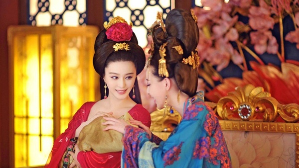 《武媚娘傳奇》也是適合春節一次看的長篇古裝劇，近年都沒有這種長篇古裝宮鬥大劇，所以很多人都只能重刷舊劇。如果《甄嬛傳》、《如懿傳》、《羋月傳》都看膩了，《武媚娘傳奇》也有大家愛看的宮鬥戲。
