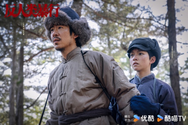 《反人類暴行》是戰爭歷史劇，豆瓣評分高達8.9，一面倒好評。故事採取雙時間線敘事，講述哈爾濱731陳列館工作人員小金在整理史料時，發現這段歷史的記錄殘缺不全，為尋找真相，他踏上了一場跨越數十年的跨國取證之旅。