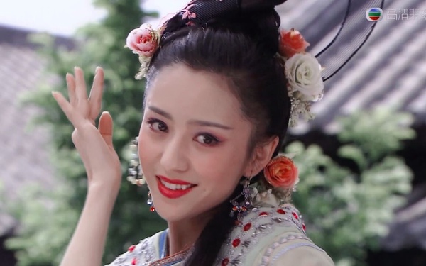 佟麗婭在古裝劇很常演寵妃、妖妃的角色，《母儀天下》趙飛燕真的是經典！她的五官真的太美了，和熱巴一樣都是圈內有名的新疆美女。找佟麗婭來演第一美人真的很有說服力，真正是傾城的顏值。