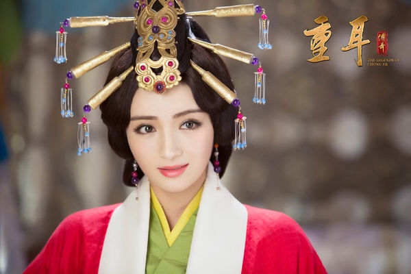 麥迪娜和迪麗熱巴、古力娜扎一樣是來自新疆的美人，也是充滿異域感的長相。早年她在很多于正製播的古裝劇露臉，麥迪娜曾在《重耳傳奇》飾演中國古代「四大妖姬」之一的驪姬。