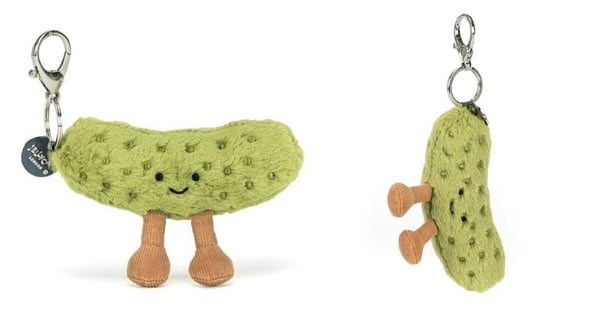 2026 Jellycat 新品：酸黃瓜吊飾 Amuseables Pickle Bag Charm