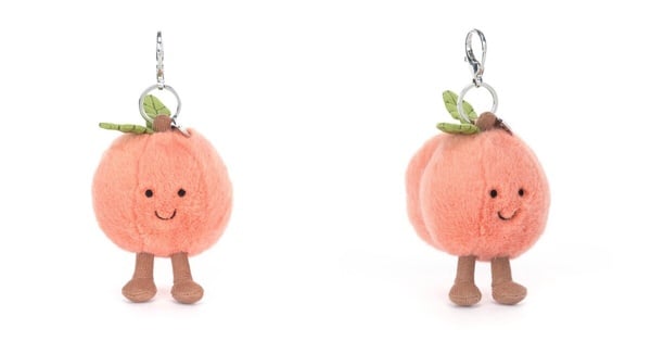 2026 Jellycat 新品：水蜜桃包包吊飾 Amuseables Peach Bag Charm