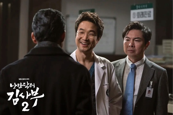 不輸《莎拉的真偽人生》！7部熬夜也要追Netflix韓劇！《黑暗榮耀》好看，這部一集上癮