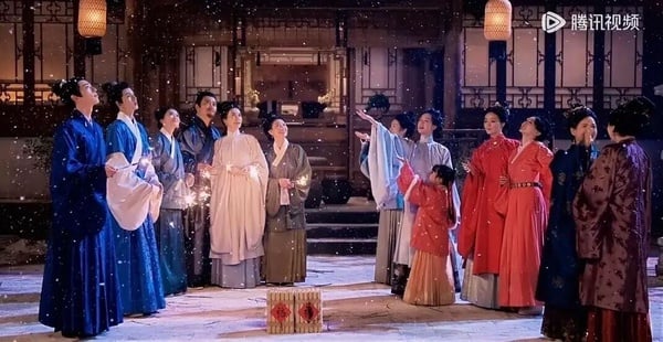 《雁回時》改編自千山茶客的重生小說《重生之貴女難求》，和大火的《墨雨雲間》是同一個作者。不過《雁回時》劇情改動不少，大結局也陷入爛尾爭議。《雁回時》結局停在一家人圓滿放煙花，最大惡人莊仕洋有得到報應，但不少網友認為，《雁回時》很多劇情沒填坑，傅雲夕的毒也沒有完全解開。
