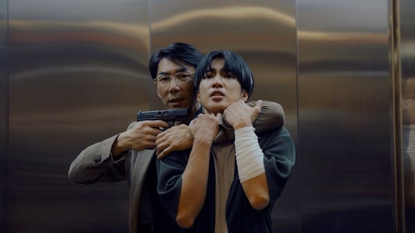 Netflix《百萬人推理》負評一面倒！兇手太好猜，劇情不合邏輯，連鄭伊健都救不了！