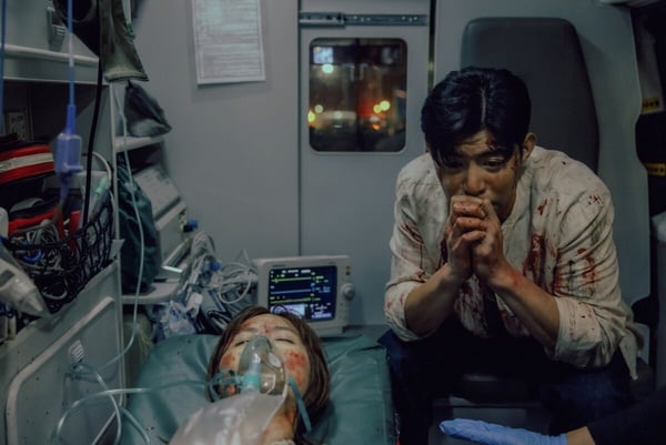Netflix《百萬人推理》負評一面倒！兇手太好猜，劇情不合邏輯，連鄭伊健都救不了！
