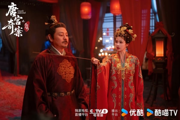 白鹿《唐宮奇案之青霧風鳴》對打王楚然《成何體統》，兩部古裝劇不相上下。相較之下，《成何體統》風格更為輕鬆，一集就讓人入迷，而《唐宮奇案》是懸疑探案劇，有滿滿的中式志怪恐怖感。《唐宮奇案》探案部分口碑一般，不會讓人想一集集著急追下去，不過《唐宮奇案》每個單元故事還是有亮點，到後面有越來越漸入佳境。