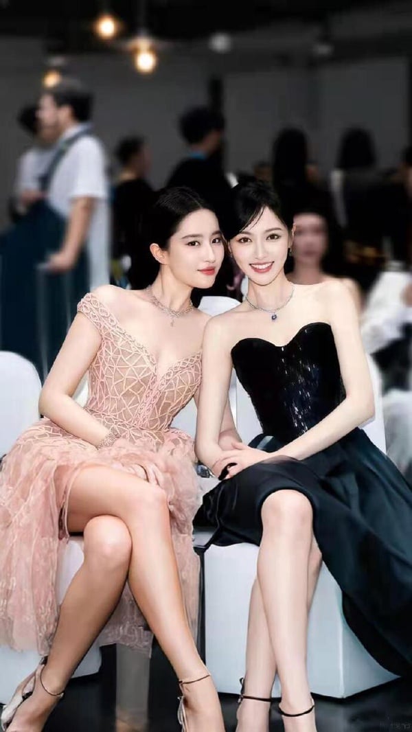 劉亦菲真的是老天賞飯吃的美女，皮相、骨相極佳，身高還有170公分，根本所有上鏡吃香的條件，都在劉亦菲身上了！！劉亦菲不只古裝好看，戲外穿上時裝也是衣架子。
