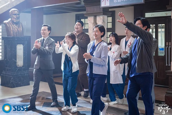 網評「最推薦N刷」好看韓劇TOP7！《愛情怎麼翻譯》第5《機醫》第2，冠軍再十年也經典