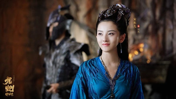 宋祖兒和吳磊、楊紫一樣，是中國人家喻戶曉的童星，宋祖兒的外型、演技都相當好，是從小美到大！除了近年的《折腰》、《無憂渡》外，宋祖兒早年主演《九州縹緲錄》和《夜天子》等古裝劇，也超級美呢！甚至連在年代劇《喬家的兒女》都美翻天。