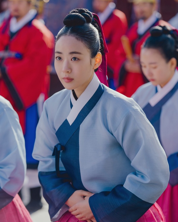 《莎拉的真偽人生》李伊潭是誰？冒牌莎拉、金宣虎初戀，被封新一代「Netflix公務員」!